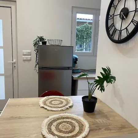 Joli Maisonnette Avec Cachet *