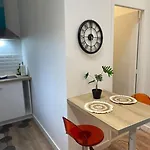 Joli Maisonnette Avec Cachet Apartman *