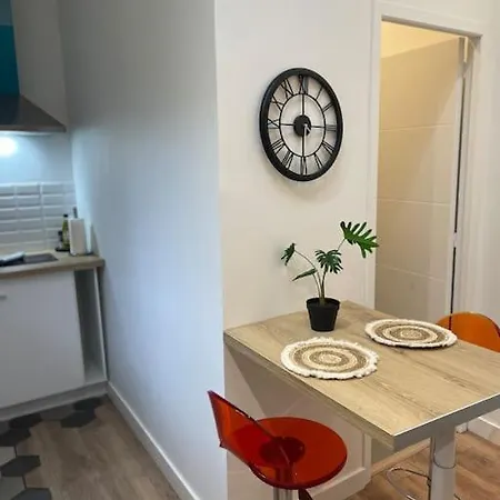 Joli Maisonnette Avec Cachet Daire *