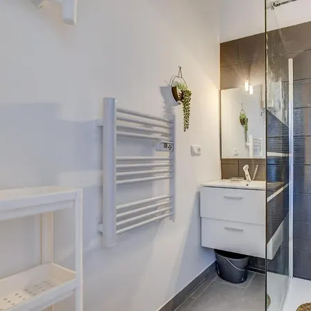 Joli Maisonnette Avec Cachet *