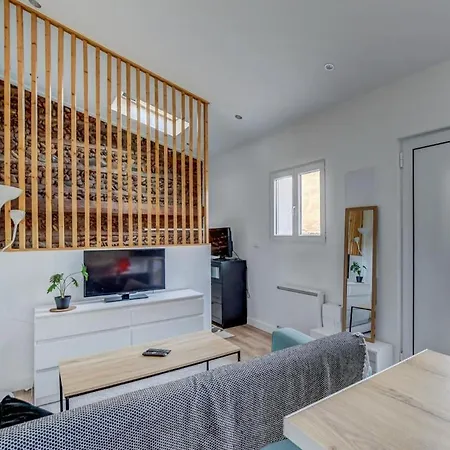 Joli Maisonnette Avec Cachet *