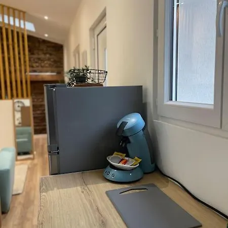 Joli Maisonnette Avec Cachet