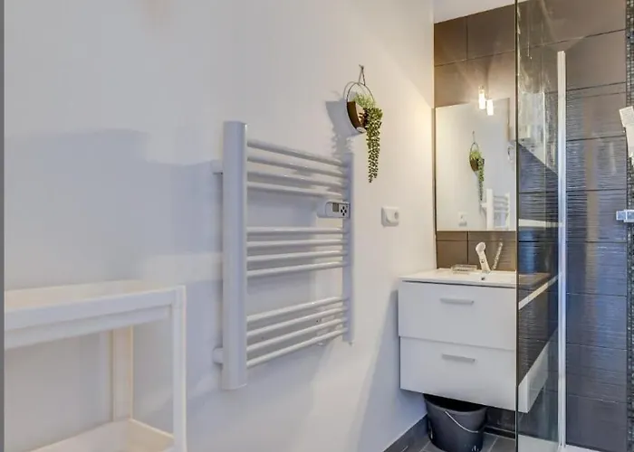 Joli Maisonnette Avec Cachet *