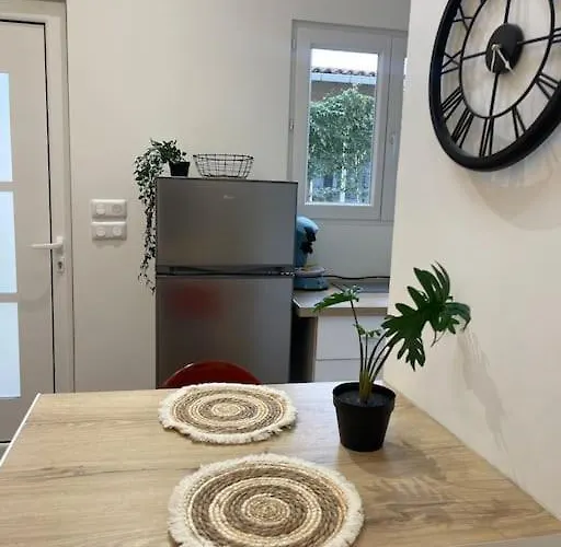 Joli Maisonnette Avec Cachet *